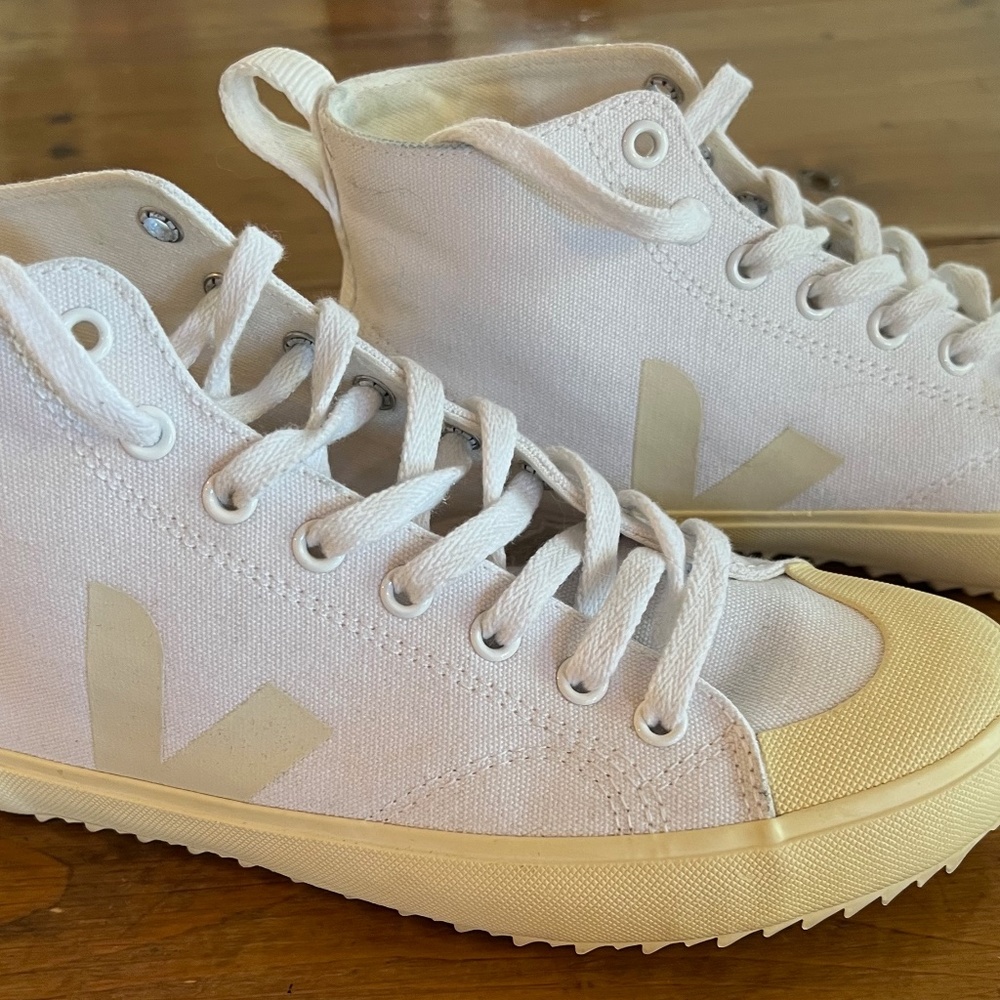 Veja Women's white Nova Canvas High Top Sneaker